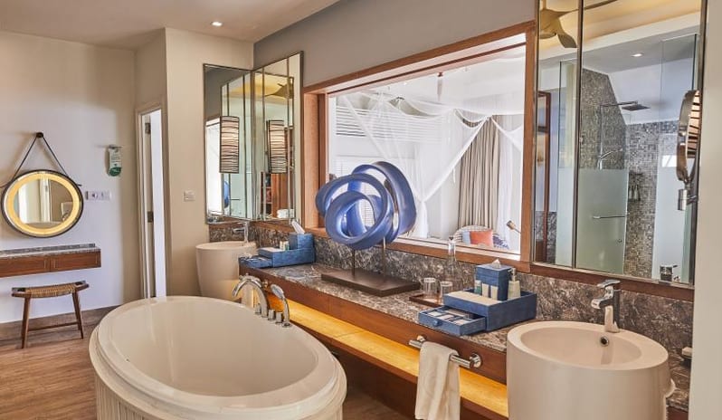 Centara Grand Island Maldives - Reethi Muraka Overwater Villa Bathroom